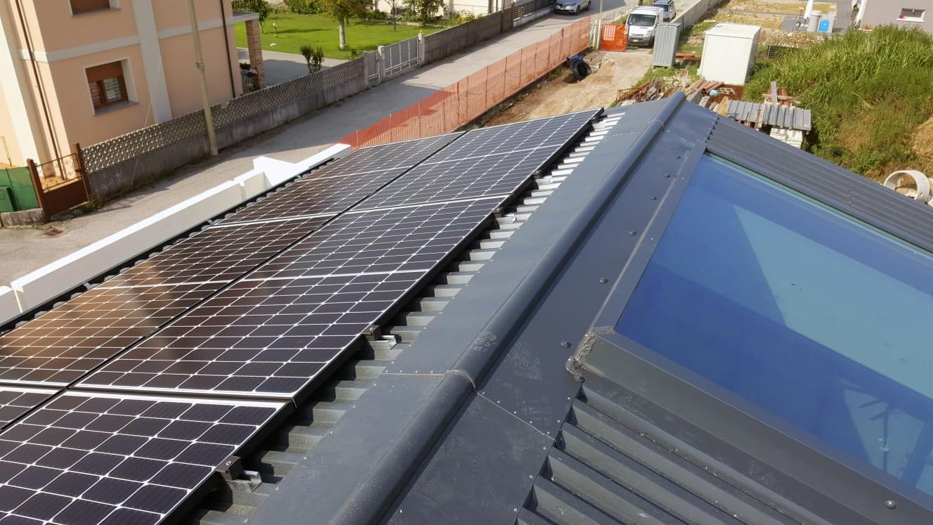  Coperture con pannelli metallici coibentati monopanel - Lattonerie Spagnol 