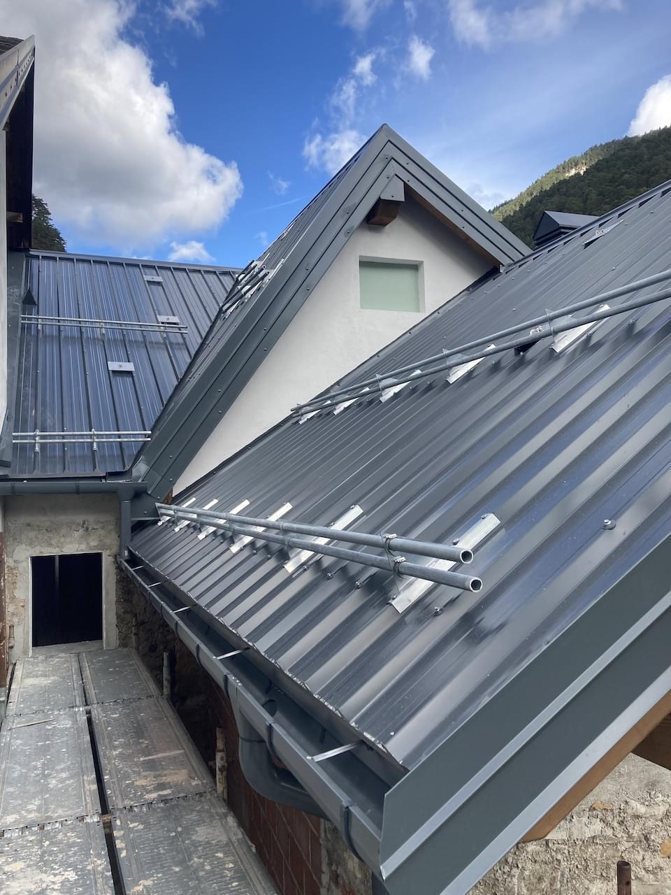  Coperture con pannelli metallici coibentati monopanel - Lattonerie Spagnol 